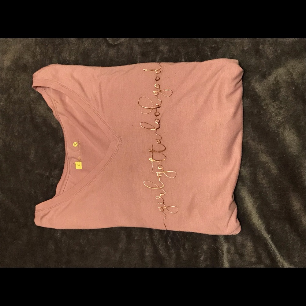 “Girl gotta look good” pink tee